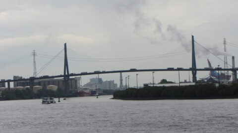 Köhlbrandbrücke mit Schwerlastverkehr