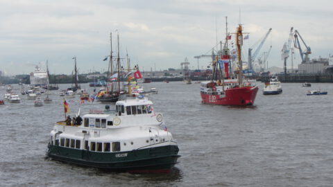 "Kirchdorf" und Feuerschiff "Elbe 1"